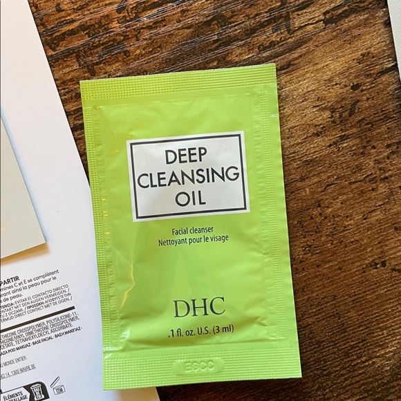 ❤️ 2/$20 or 3/$25 Makeup & Skin Care Bundle Smashbox Cecred Makeup Puffy Bag - Picture 8 of 10